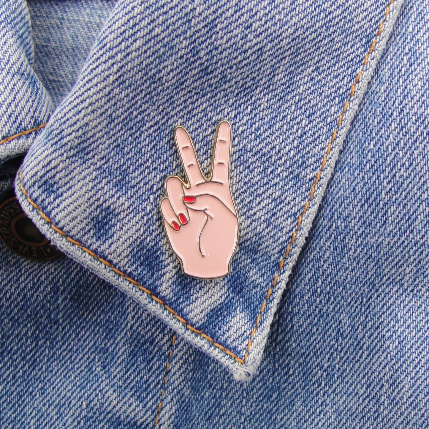 Emaille Pin ''Peace Out - Weiß''