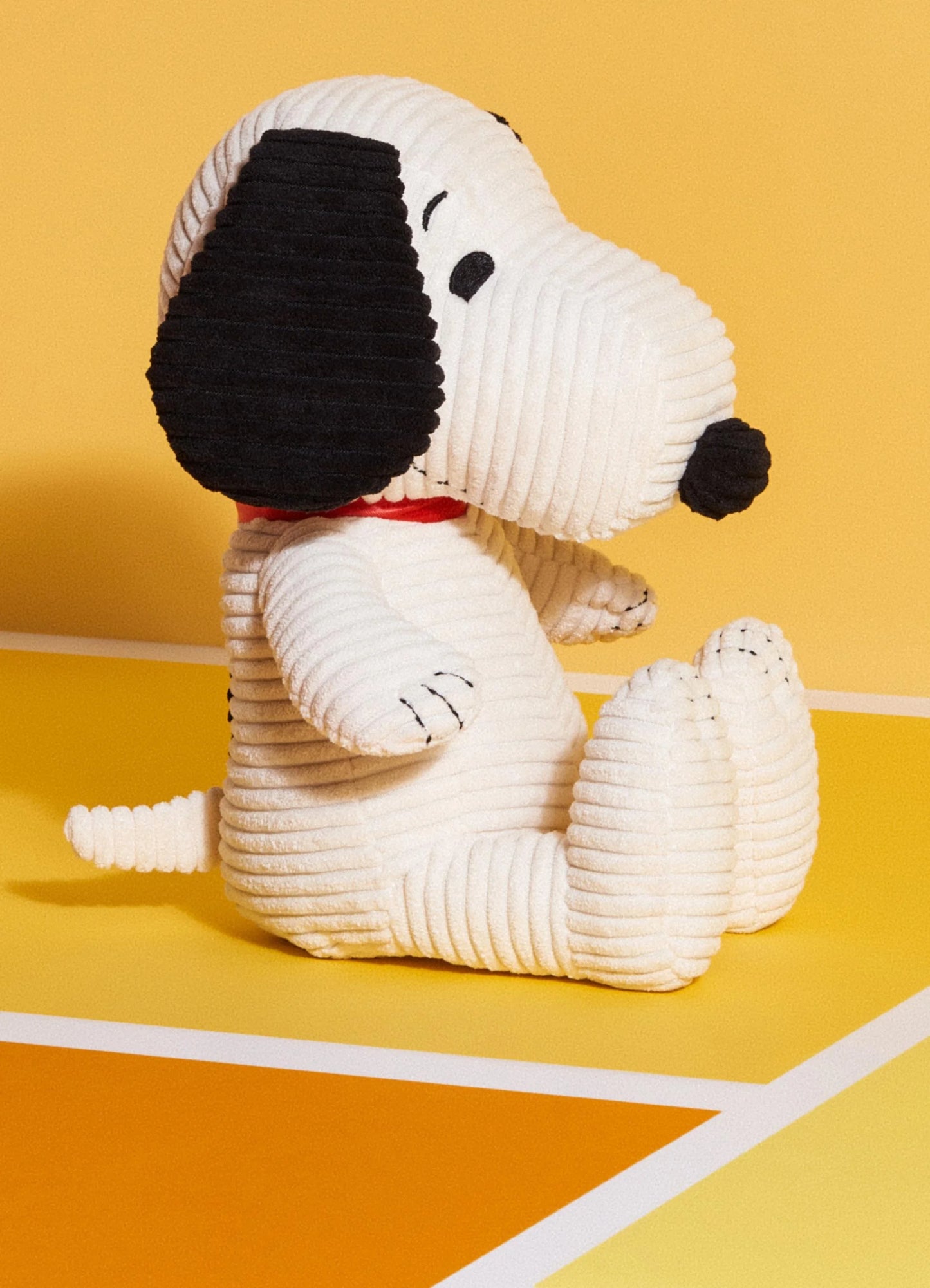 Snoopy Sitzendes Cordcreme in Geschenkbox, Stofftier 27cm